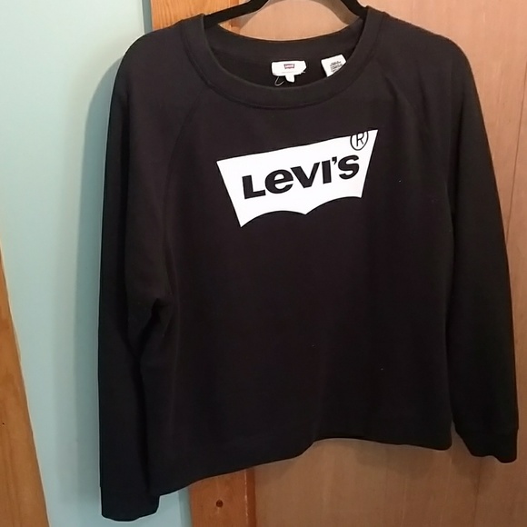 Levi's Tops - Levi's sweatshirt